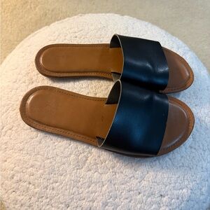 Universal Thread Black and Brown Sandals